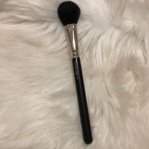 MAC cosmetics brush 116
